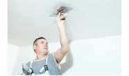 Как ровно нанести шпаклевку на потолок?